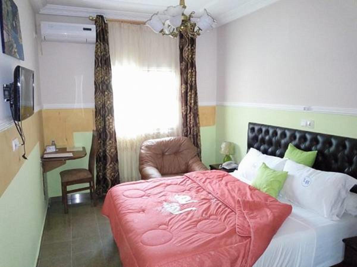 Liza Hotel Yaoundé Exterior photo