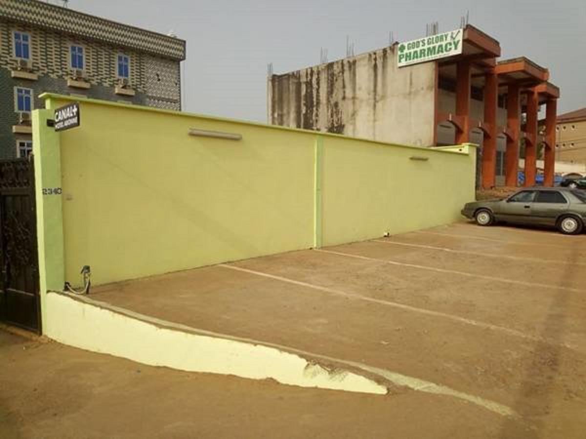 Liza Hotel Yaoundé Exterior photo
